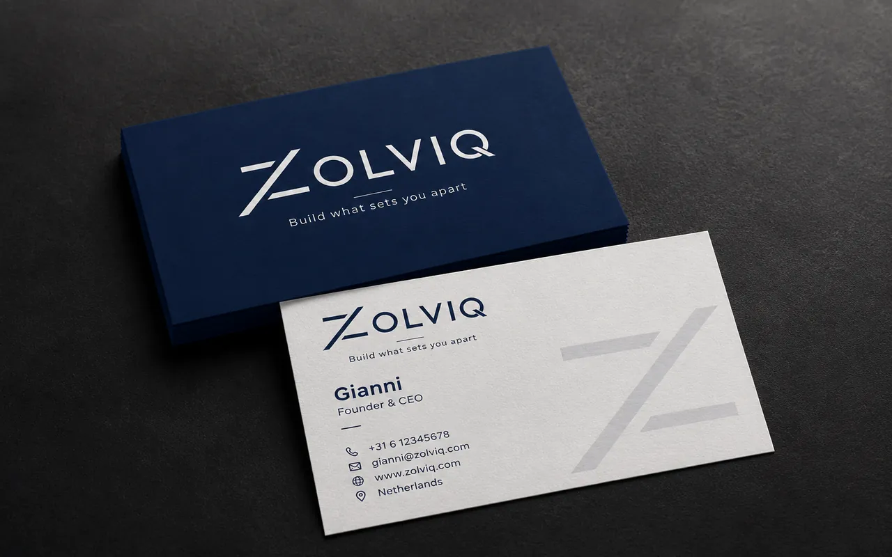 Zolviq-logoconcept 1 op navy en witte visitekaartjes